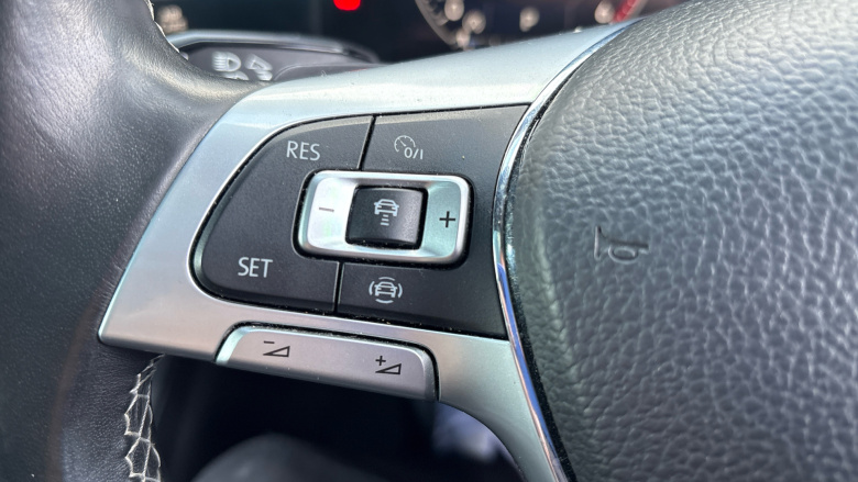 Volkswagen Touareg 3.0 V6 TDI 4Motion R-Line Tech 5dr Tip Auto Diesel Estate